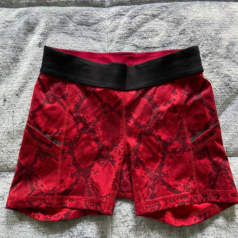 Lululemon spandex shorts sz 6